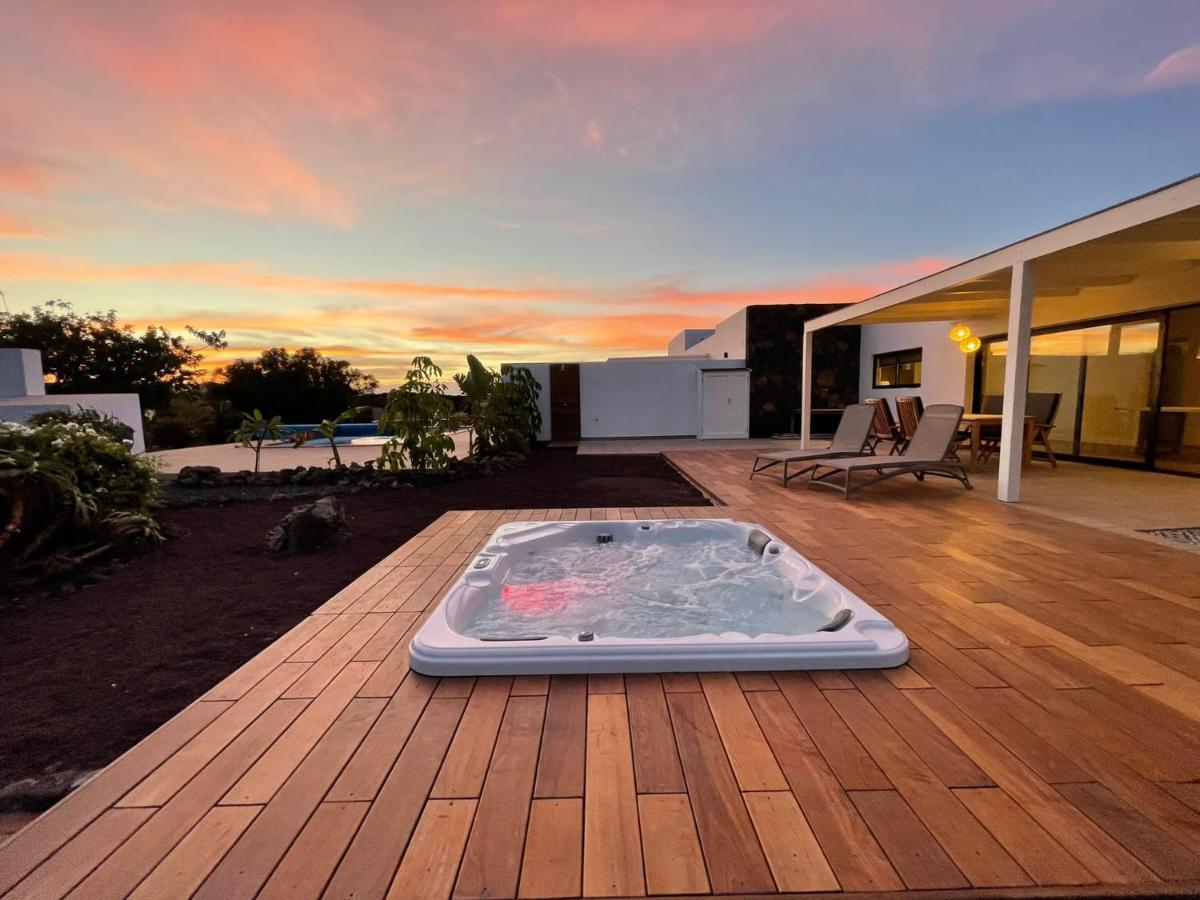 North Shore Villas Lajares, Manalari, Private Jacuzzi Ngoại thất bức ảnh